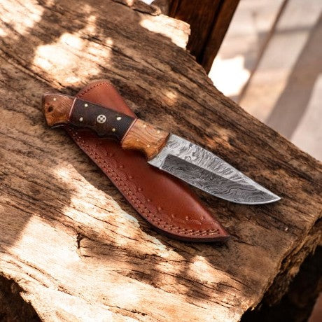 Handmade Damascus Hunting Knife with Wood Handle – 9"