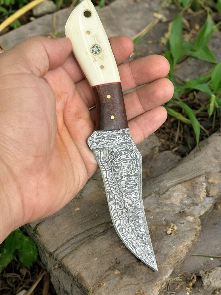 Custom Handmade Hunting Knife – Damascus Steel Blade