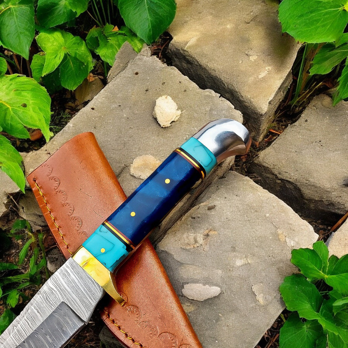 Handmade Damascus Hunting Knife – Epoxy Resin Handle
