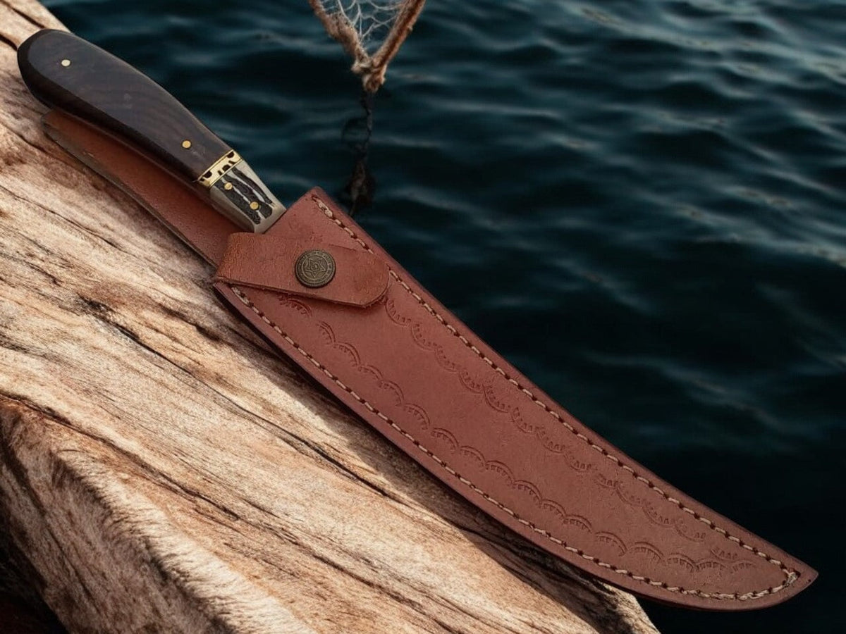 Premium Damascus Fillet Knife – Rosewood & Antler Handle