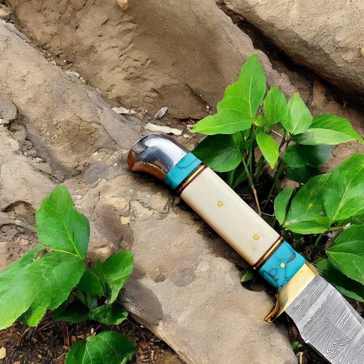 Handmade Damascus Hunting Knife – Turquoise & Bone Handle